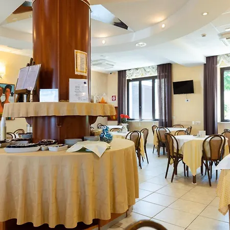 La Bussola Отель 3*