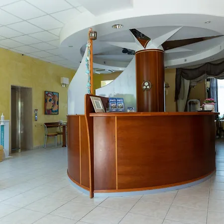 La Bussola Отель 3*