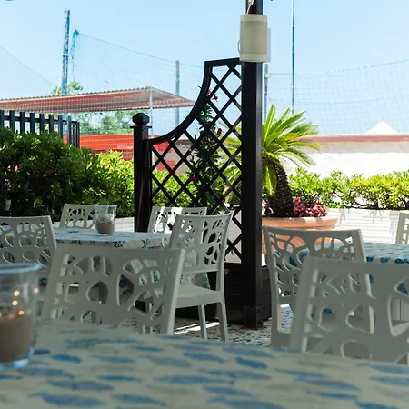 Отель La Bussola Ортона